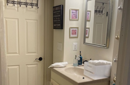 Medford Apartment | Cozy apartment located 20 minutes from Jake 58/Port Jefferson/Patchogue/Wineries