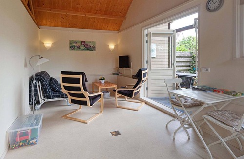 Arum Apartment | Cozy Apartment near Lake in Arum