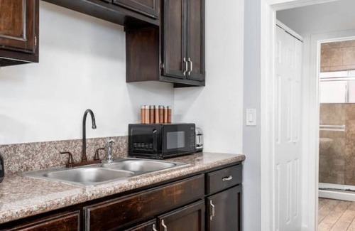 Lennox Apartment | Cozy apt. near LAX, SoFi & Kia Forum