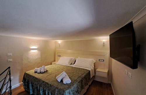 Belmonte Calabro Bed & Breakfast | Cozy B&B room on two levels ideal for 2 or 3 people