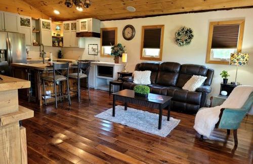 Georgia Coast House | Cozy Barn Stay: A Perfect Retreat for Animal Lovers in Danville, Georgia