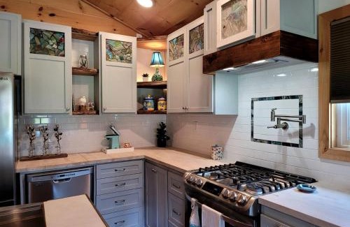 Georgia Coast House | Cozy Barn Stay: A Perfect Retreat for Animal Lovers in Danville, Georgia