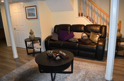 South March House | Cozy Basement Space in Kanata North