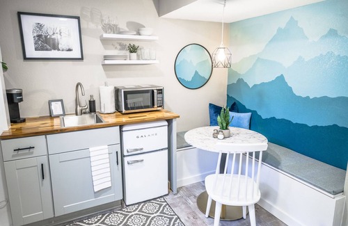 Stetson Hills Apartment | Cozy Basement Apartment| Private|Great Neighborhood