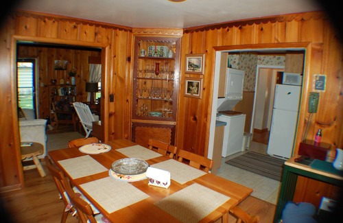 Union Pier Cottage | Cozy Beach Cottage BIG YARD 1 Blk to Private Beach. 3 NIGHT MINIMUM Stay for 2BR