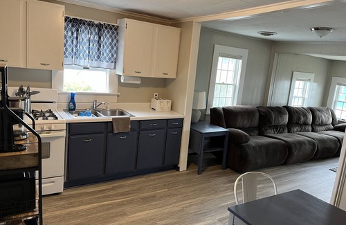 Slaughter Beach Cottage | Cozy Beach Front Cottage Pet Friendly