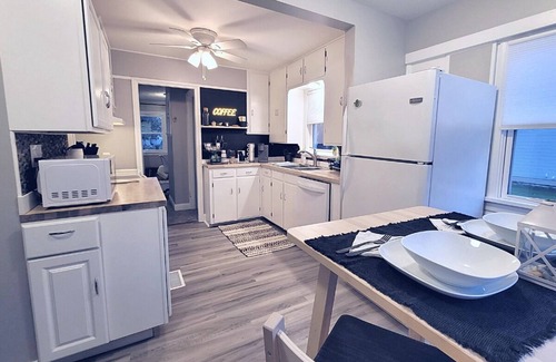 Vermilion House | Cozy Beachtown Bungalow perfect for any getaway