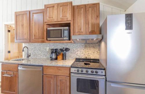 Tofte Apartment | Cozy Bear Den - Sauna New Kitchen Fireplace Large