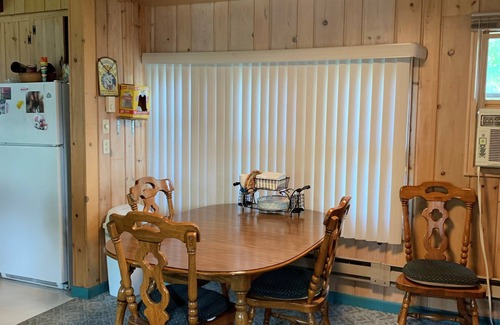 New London Cottage | Cozy beautiful cottage on the Wolf River located 5 miles New London