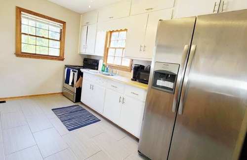 Fort Wayne House | Cozy bedroom B in cute neighbourhood W Free Wi-Fi