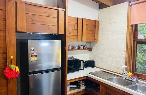 Norwood House | Cozy Bluestone House in Norwood – Perfect for Families and Their Pets