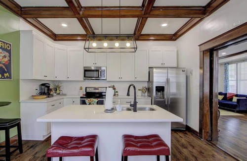 Memphis House | Cozy Bluff City Bungalow -3.5 miles to Downtown Memphis