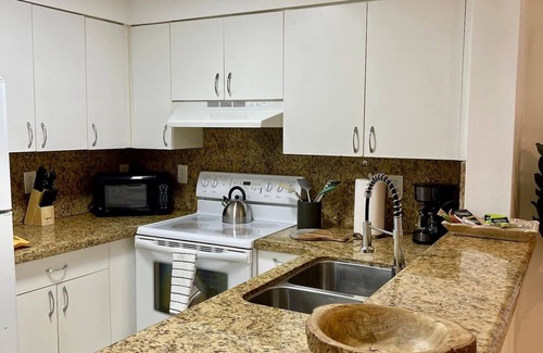 Mission Bay Apartment | Cozy boho-style 2BR, 2BA ground floor apartment in West Boca Raton with free parking