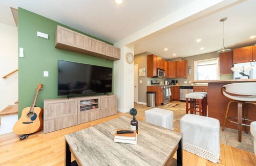 Framingham House | Cozy Boston Homestead : Sleeps 8, Pet Friendly