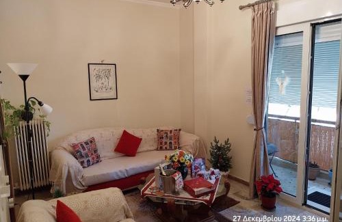 Kolokinthou Apartment | Cozy & Bright Home - 50m from metro station Άg Antonios