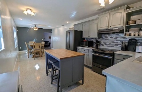 St. Petersburg - Clearwater House | Cozy Bright Home in St. Pete, Florida, Pet Friendly! Home away from home!