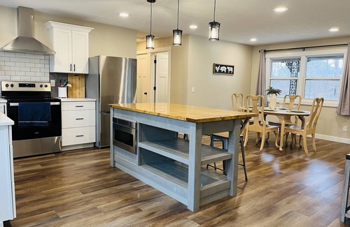 Rock Island House | cozy bright modern farm house feel conveniently located 3 bed 2 bath