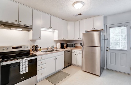 Wingate Apartment | Cozy Bungalow in Wingate w Patio, Grill, Firepit - Easy Access To Bypass & Monroe! 20% Off Aug Stays