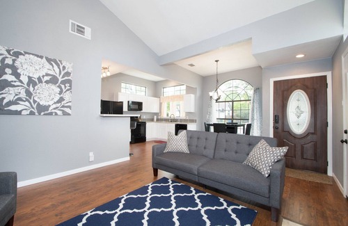 Hidden Meadow Community House | Cozy bungalow near Sea World, Six Flags, Lackland AFB, Shopping & Restaurants