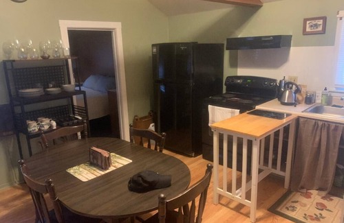 Bomoseen House | Cozy bungalow with lakeview on quiet road and private setting