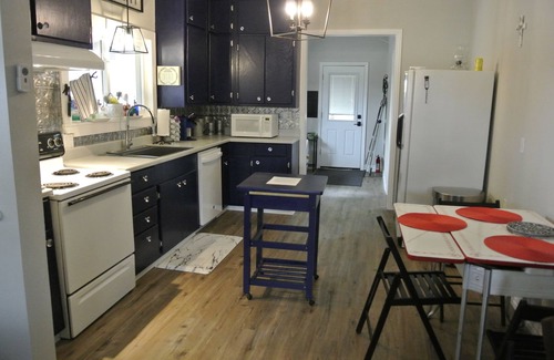 Vernon House | Cozy Bunglow Centrally Located