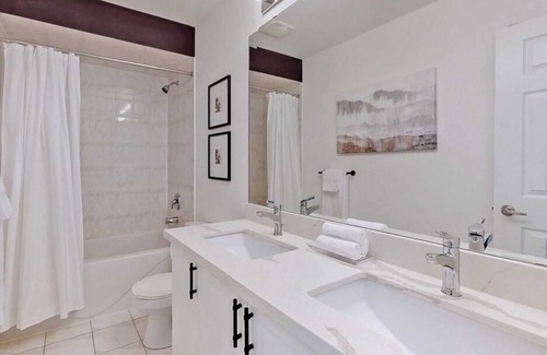Bradford House | Cozy 1-bedroom with private washroom in a house