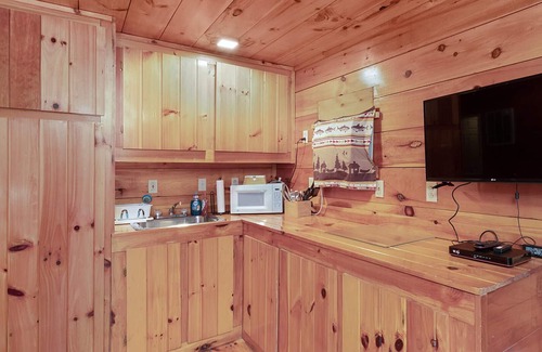 Farmers Cabin | Cozy Cabin 1 at Cave Run Cabins near Cave Run Lake & MSU