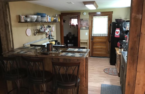 Seven Springs Cabin | Cozy Cabin 1 mile from 7 Springs. Central heat and a/c.