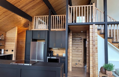 Calgary Cabin | Cozy Cabin - 15 mins from Calgary