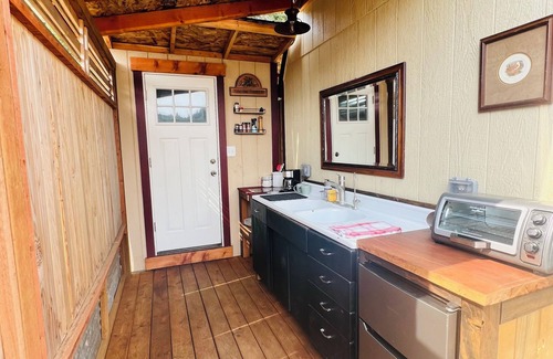 Alvadore House | Cozy Cabin at The Good Farm