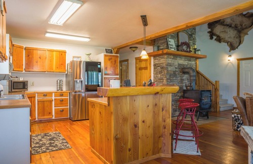 Bozeman Cabin | Cozy Cabin, Exceptional Mountain View, Porch, Fireplace, Wildlife, 4 mi to town.