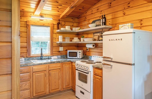 Millersburg Cabin | Cozy cabin in Amish country with hot tub and jacuzzi