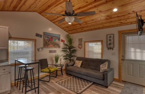 Senecaville Cabin | Cozy cabin in delightful Senecaville with WiFi, AC