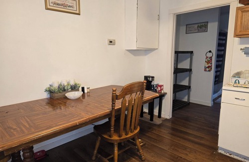 Glouster Cabin | Cozy cabin in peaceful Glouster with WiFi, AC, Very Quiet in a beautiful area.