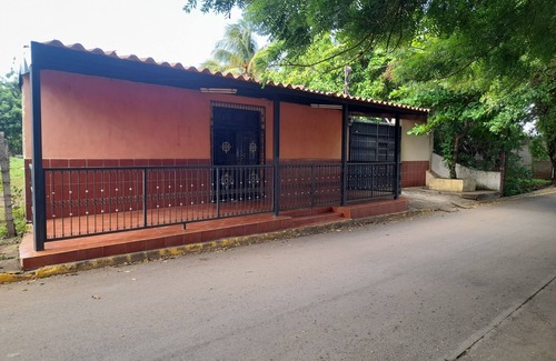 Masaya Apartment | Cozy cabin in quaint Masaya with AC. 25 min from Managua