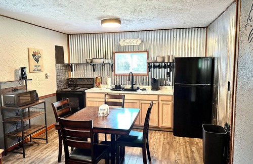 Ashcamp Cabin | Cozy cabin in serene Haysi with WiFi, AC and Lake access.