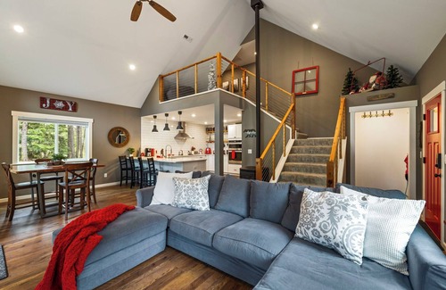 Ronald House | Cozy Cabin in the Pines | Hot Tub-Huge Game Room+ 3rd Nt Free Limited Avail