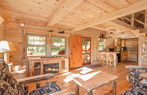 East Leroy Cabin | Cozy cabin located close to Firekeepers Casino, Marshall, and Battle Creek