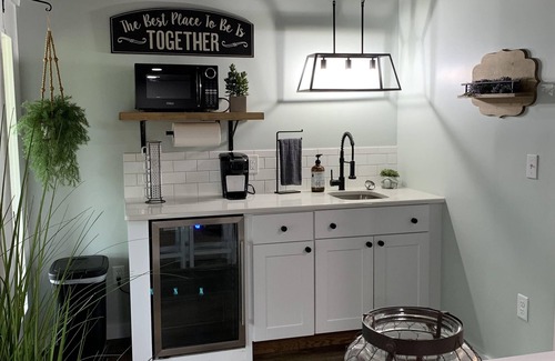 Huntingdon Cabin | Cozy Cabin Minutes from Raystown Lake/Allegrippis Bike Trails