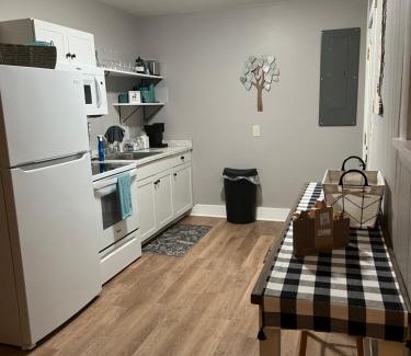 Mathias House | Cozy Cabin, minutes from Lost River State Park
