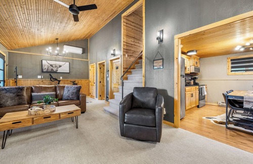 Lead Cabin | Cozy Cabin Near Trails, Large Parking Area, Hot Tub, 1/4 Mile off Highway!