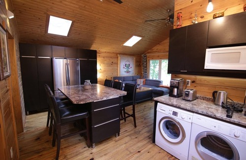 Marmora Cottage | Cozy Cabin on Crowe from E Z Retreats