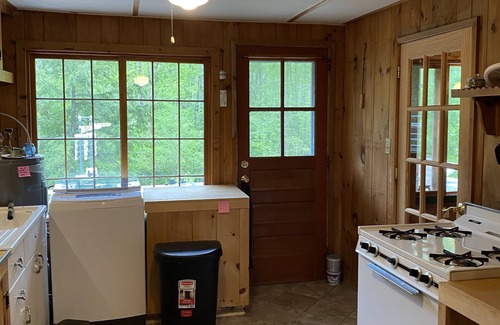 Glendale Cabin | Cozy Cabin on Lake Mahkeenac