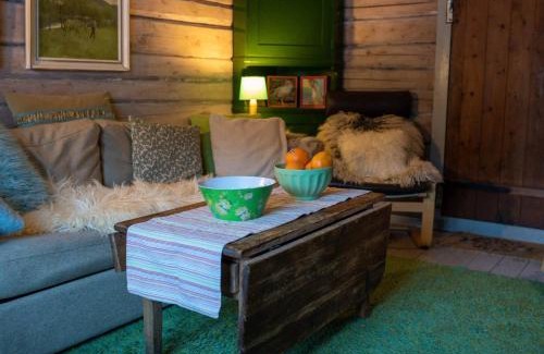 Storen House | Cozy Cabin Retreat in Scenic Valley, E6 south of Trondheim