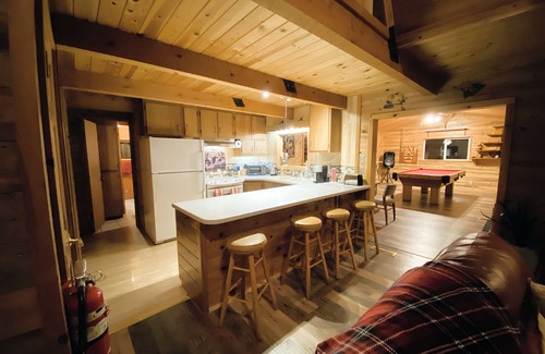 La Pine House | Cozy cabin style house/Hot Tub/Free Wi-Fi/Pets are welcome/RV Hookup