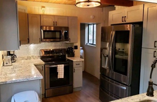 Woodland Drives Cabin | Cozy Cabin Surrounded by Nature