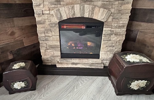 Perrysburg Cabin | Cozy cabin tucked away in the woods. pets and kid welcomed