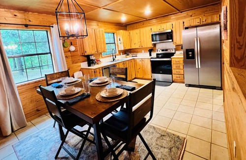 Murfreesboro Cabin | Cozy cabin w/private pond & firepit. 3 miles to lake & 12 to Crater of Diamonds