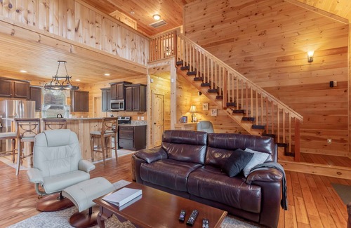 Granville County Cabin | Cozy cabin with indoor fireplace