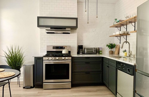 Arefth House | Cozy Cambridge 2bed 2bath w/Patio & Parking Pass